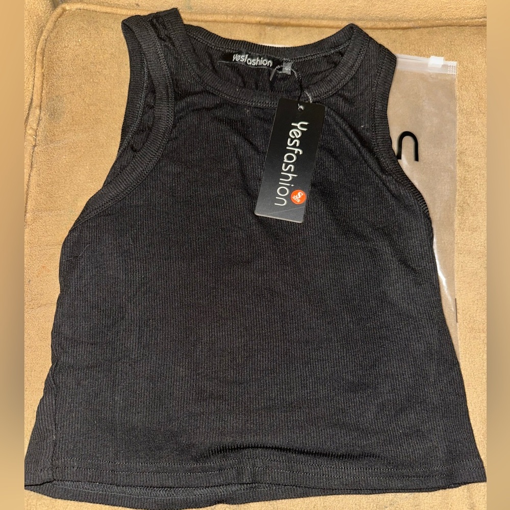 Black Crop Top <3